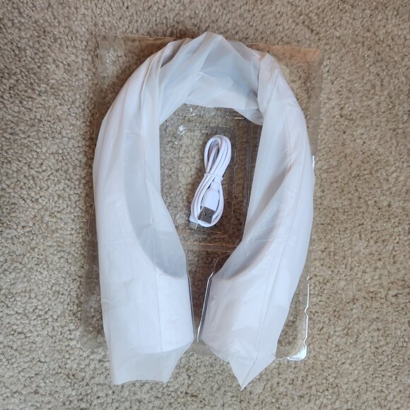 NIB Rechargeable Neck Fan  *5-16 hours on 1 charge - Picture 2 of 7